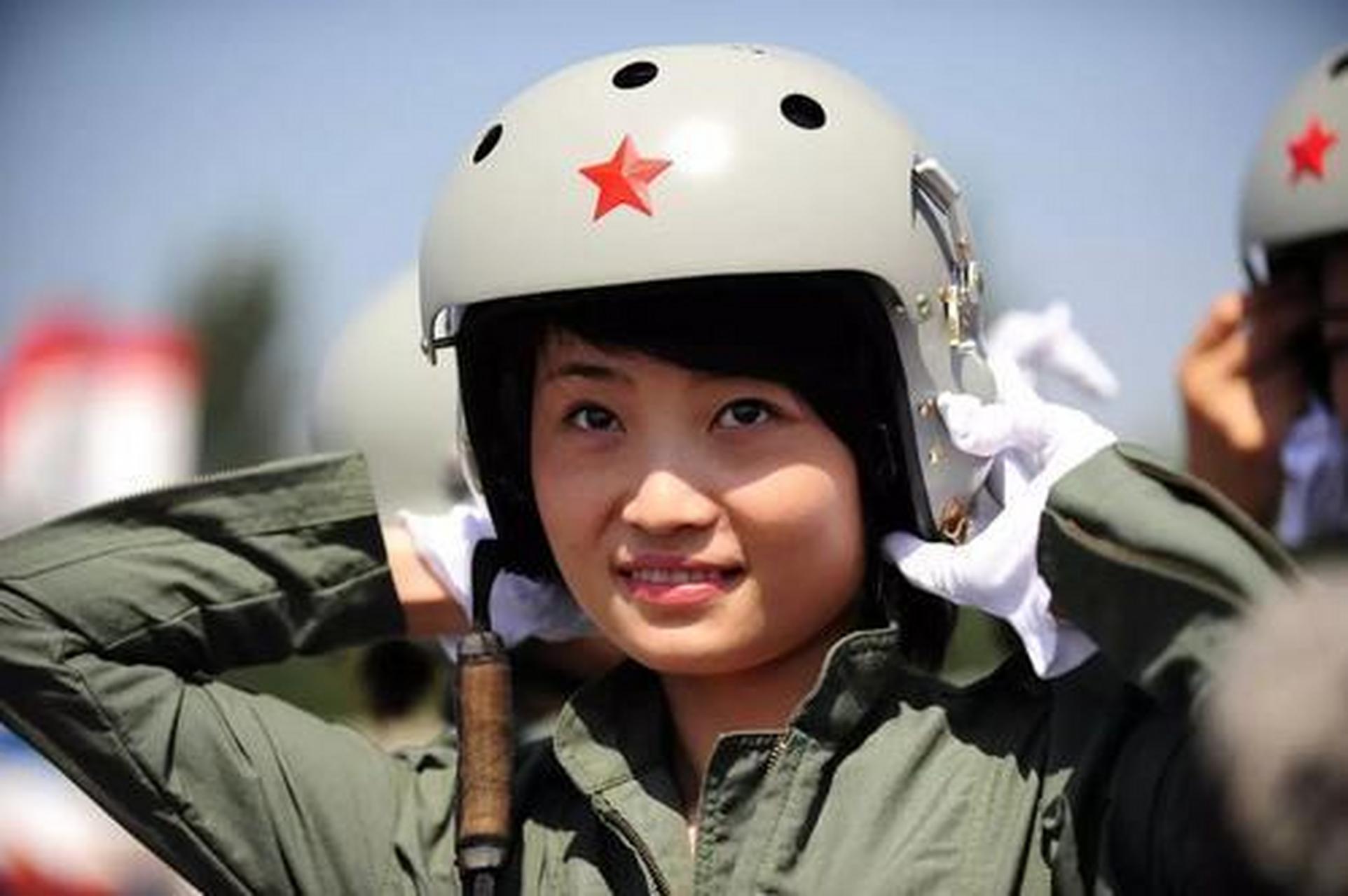 四川女飛行員余旭，英勇無(wú)畏的藍(lán)天使者，四川女飛行員余旭，藍(lán)天的英勇使者