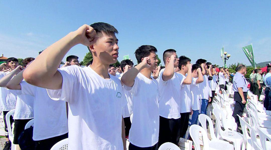 兵役登記證上大學(xué)一定要嗎？詳解兵役登記與大學(xué)入學(xué)要求，關(guān)于兵役登記證與大學(xué)入學(xué)要求的詳解，是否上大學(xué)必須持有兵役登記證？