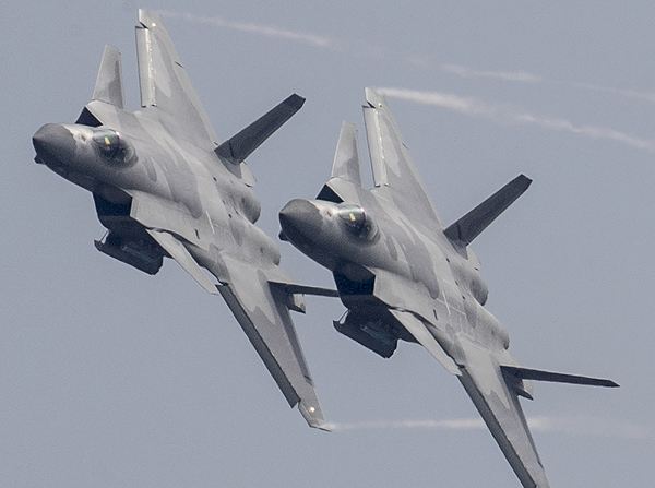 軍事震撼，20架轟炸機(jī)傾瀉240枚導(dǎo)彈的力量展示，軍事震撼，20架轟炸機(jī)傾瀉導(dǎo)彈力量展示日