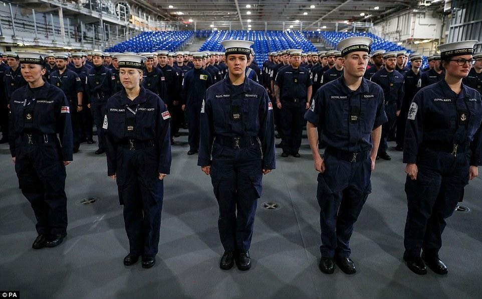 伊麗莎白女王號航母圖片，展現(xiàn)英國海軍力量的驕傲，伊麗莎白女王號航母展示英國海軍力量的風采