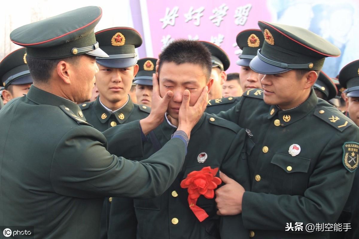 空軍義務(wù)兵在軍隊(duì)中的職責(zé)與角色，探尋空軍義務(wù)兵的主要任務(wù)，空軍義務(wù)兵職責(zé)與角色探究，主要任務(wù)解析
