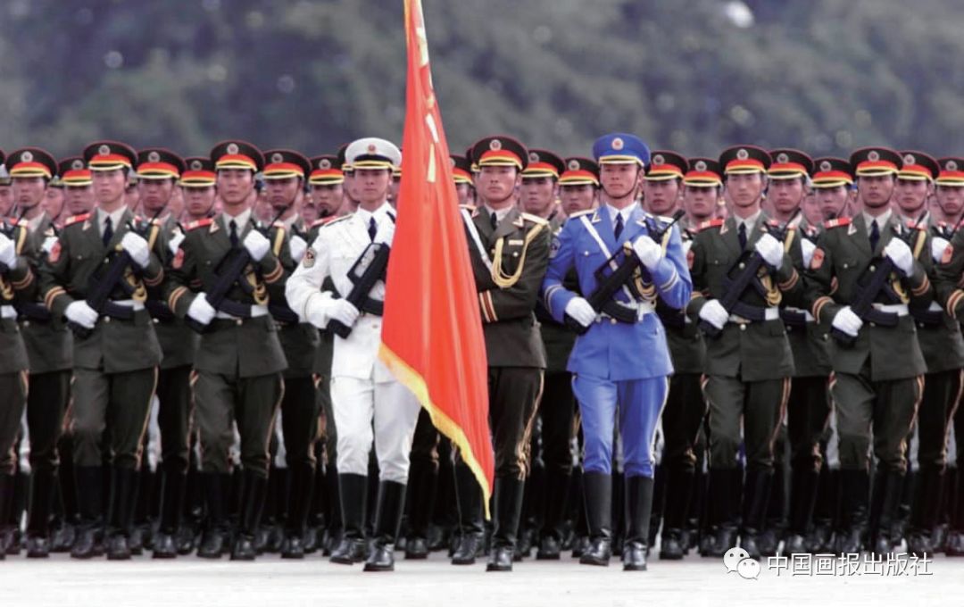 關于2019閱兵武警錯誤動作視頻的探討，關于武警在2019閱兵中出現錯誤動作的視頻分析