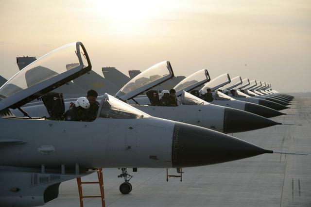 殲-10首飛，中國(guó)航空工業(yè)的里程碑事件，殲-10首飛，中國(guó)航空工業(yè)的輝煌里程碑