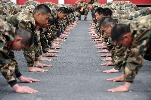 當兵體力差會被退回來嗎?解析新兵體能訓練的重要性與適應性調整策略,新兵體能訓練,適應性調整策略與體能訓練的重要性解析,體質差會被退兵嗎?