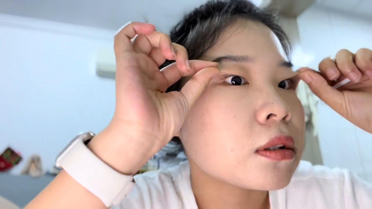 一覺醒來一只眼睛突然腫脹的原因及應(yīng)對方法,一覺醒來一只眼睛腫脹的原因與應(yīng)對方法解析