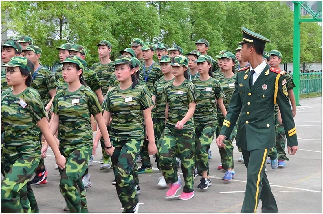 初中畢業上國防職業學校的選擇及其優勢,初中畢業選擇國防職業學校的優勢與前景