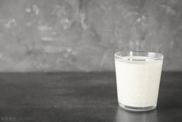 晚上喝牛奶的最佳時間,探索健康的生活方式,晚上喝牛奶的最佳時機,探索健康生活的奧秘