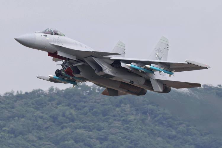 殲-15T，新一代艦載戰斗機的優勢與挑戰，殲-15T新一代艦載戰斗機的優勢與挑戰解析