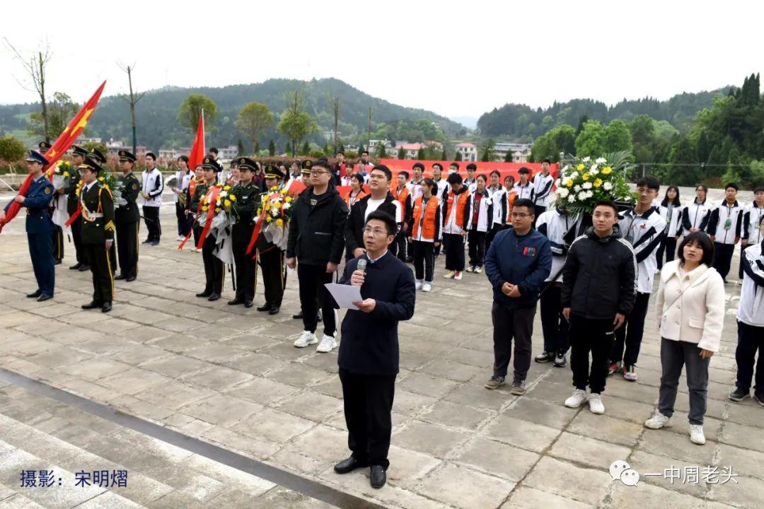 一肖拖一肖二中二組合分析,有多少組可能性?,一肖拖一肖二中二組合解析,可能性組合數量探究