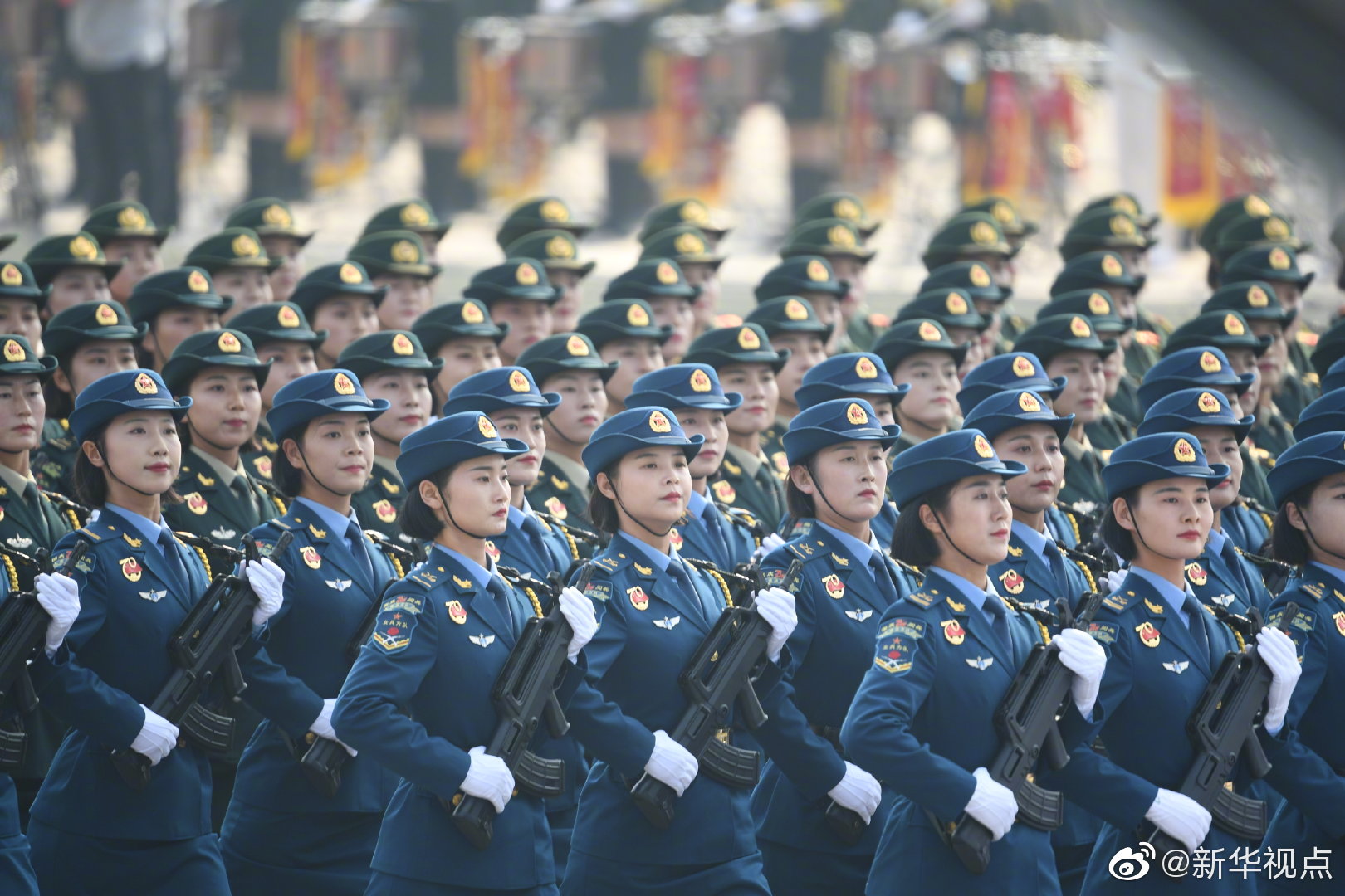 女兵方隊(duì),展現(xiàn)新時(shí)代巾幗英雄風(fēng)采,女兵方隊(duì),展現(xiàn)新時(shí)代巾幗英雄風(fēng)采閃耀閱兵場