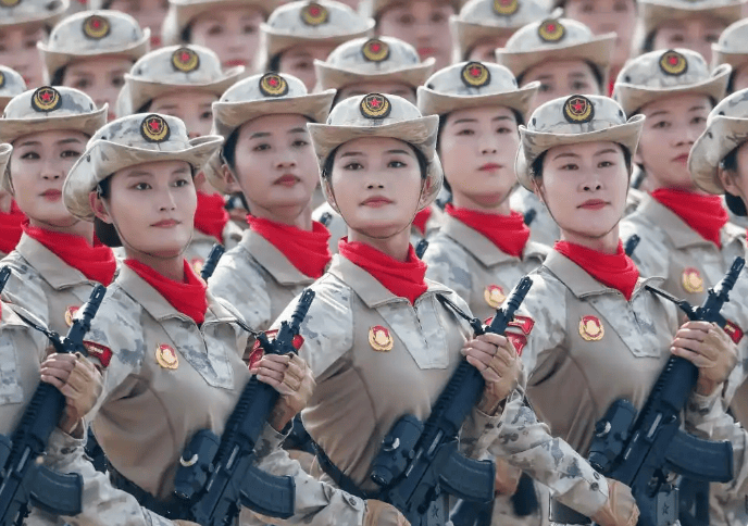 女兵方隊(duì),展現(xiàn)新時(shí)代巾幗英雄風(fēng)采,女兵方隊(duì),展現(xiàn)新時(shí)代巾幗英雄風(fēng)采閃耀閱兵場