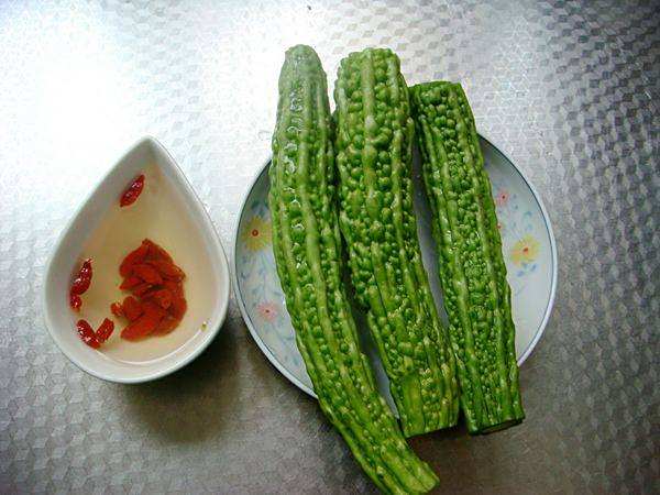 苦瓜烹飪技巧,如何做出美味可口的苦瓜佳肴,苦瓜烹飪秘訣,打造美味可口的苦瓜佳肴