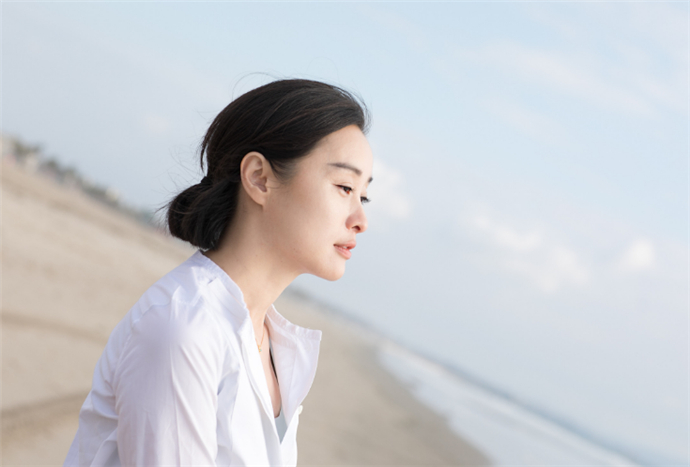 吳越丈夫揭秘,究竟是誰與這位才子才女共度人生?,吳越才子背后的情感揭秘,誰與這位才子才女共度人生?