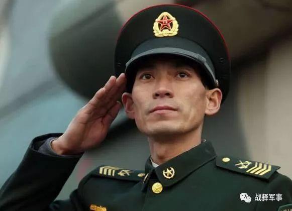 關于軍人軍銜等級,軍士長與少尉的對比解析,軍人軍銜等級對比解析,軍士長與少尉的差異探討