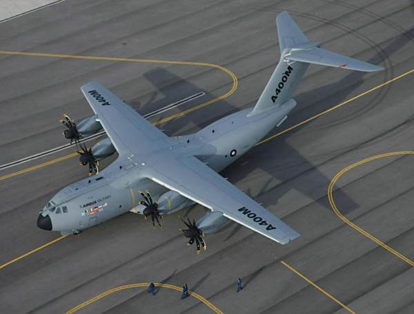 揭秘C-130大力神運(yùn)輸機(jī)的傳奇之旅,揭秘C-130大力神運(yùn)輸機(jī)的傳奇之旅,空中巨人的壯麗征程