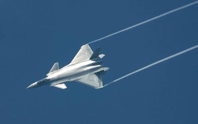 殲-20C,新一代空中霸主,展現中國航空工業的驕傲,殲-20C,中國航空工業的空中霸主與新驕傲亮相