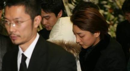 韓國娛樂圈的悲慘事件,揭示背后的真相與反思,韓國娛樂圈悲劇背后的真相揭示與反思