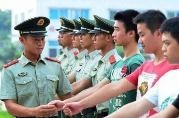 大學(xué)生入伍條件詳解,邁向軍隊(duì)的新機(jī)遇與挑戰(zhàn),大學(xué)生入伍條件詳解,新機(jī)遇與挑戰(zhàn)下的軍旅之路
