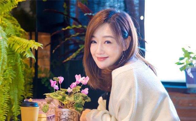 薛佳凝近況如何,演藝事業(yè)與個(gè)人生活的點(diǎn)滴呈現(xiàn),薛佳凝近況揭秘,演藝事業(yè)與個(gè)人生活的精彩呈現(xiàn)