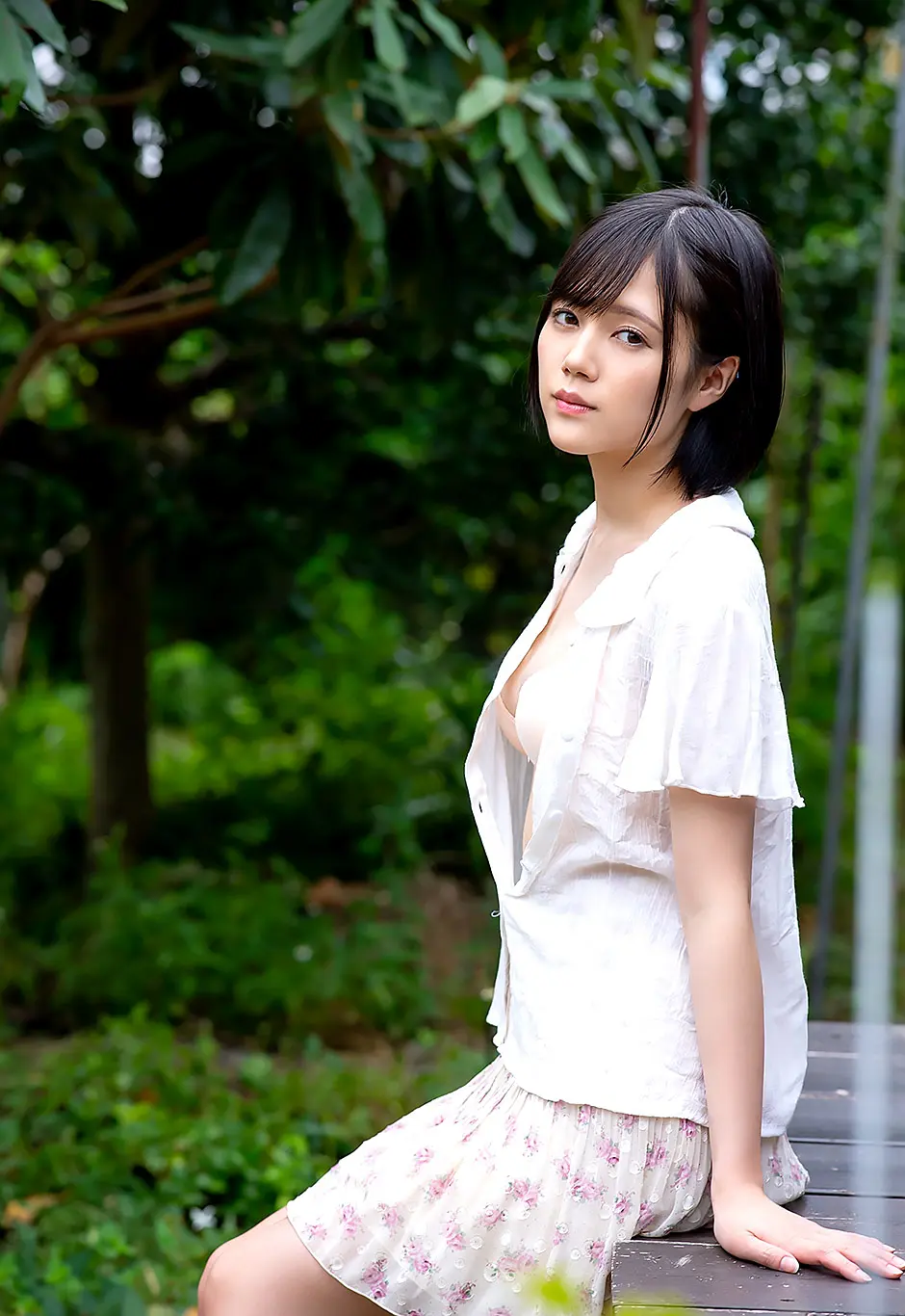 李勤勤個(gè)人資料及圖片簡介,揭開演藝界的魅力之星,李勤勤演藝生涯揭秘,魅力之星個(gè)人資料及圖片簡介