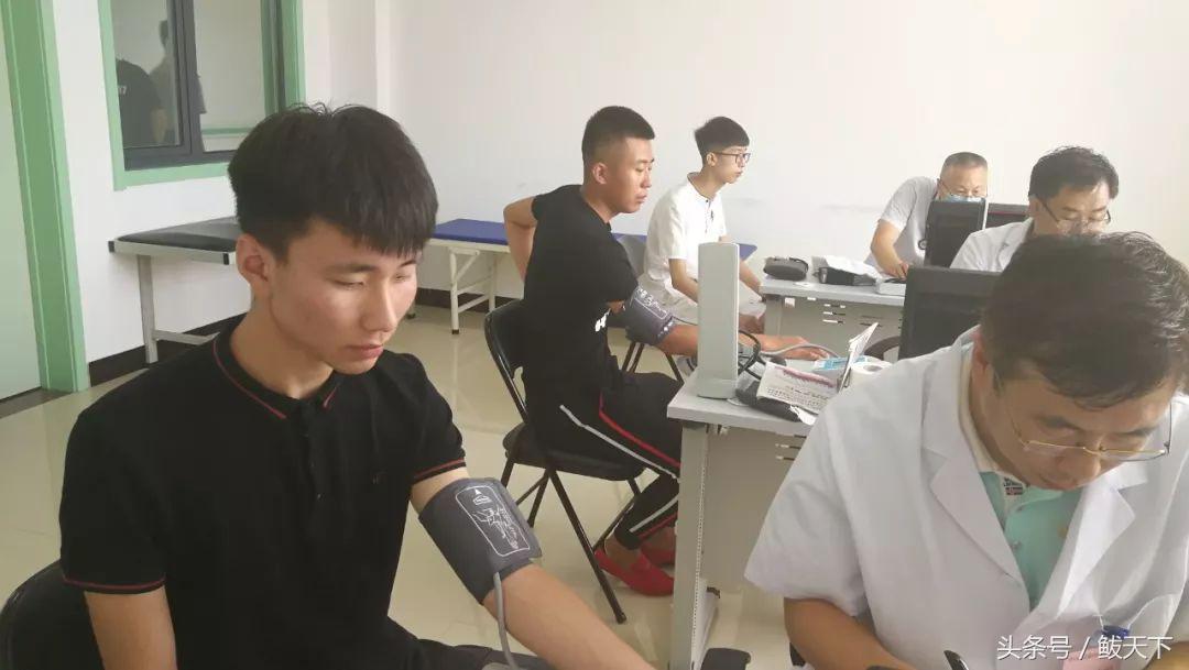 免費(fèi)征兵咨詢,全天候在線,為您解答疑惑,免費(fèi)征兵咨詢?nèi)旌蛟诰€答疑解惑