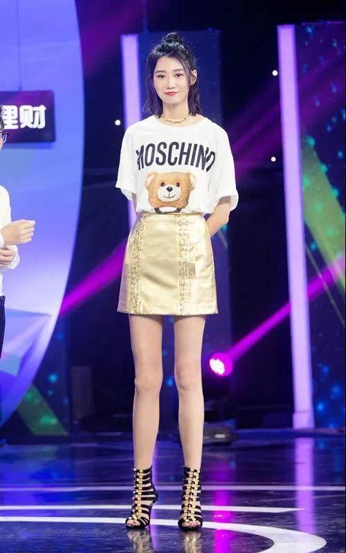 謝娜個(gè)人資料,出生日期、身高及其他詳細(xì)信息,謝娜個(gè)人檔案,生日、身高及其他詳細(xì)信息揭秘