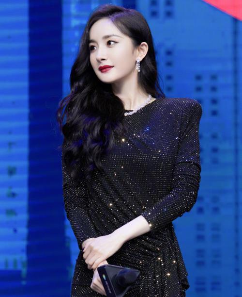 謝娜個(gè)人資料,出生日期、身高及其他詳細(xì)信息,謝娜個(gè)人檔案,生日、身高及其他詳細(xì)信息揭秘