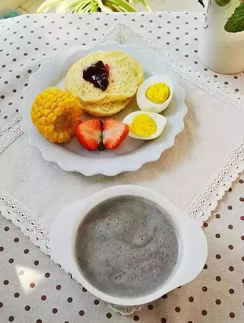 為孩子準(zhǔn)備的健康早餐,精選的100套營養(yǎng)搭配方案,精選為孩子準(zhǔn)備的100種營養(yǎng)搭配方案,打造健康早餐新選擇