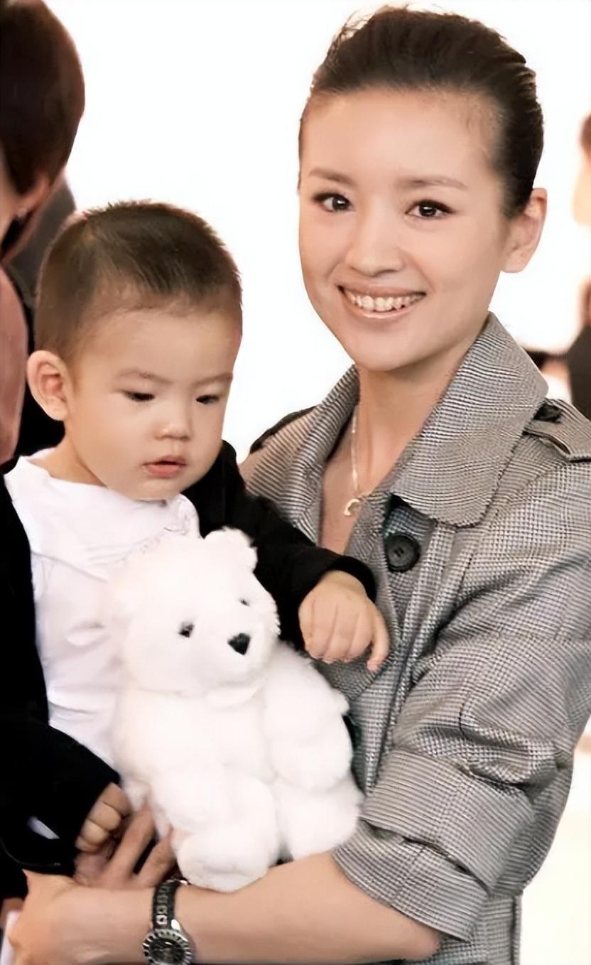 董潔個人資料簡歷及其現任老公,董潔個人簡介及現任丈夫信息