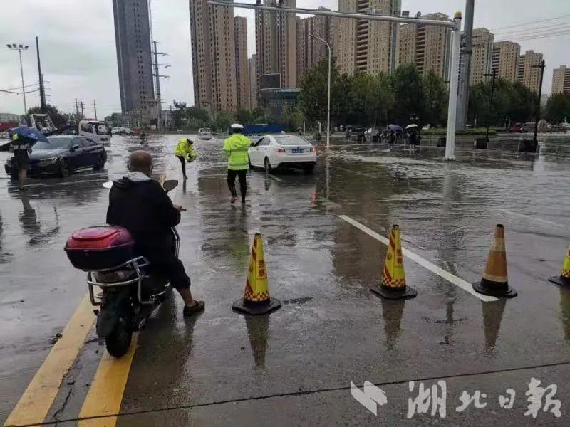 湖北今日大暴雨,如何應對與防范,湖北大暴雨應對與防范指南