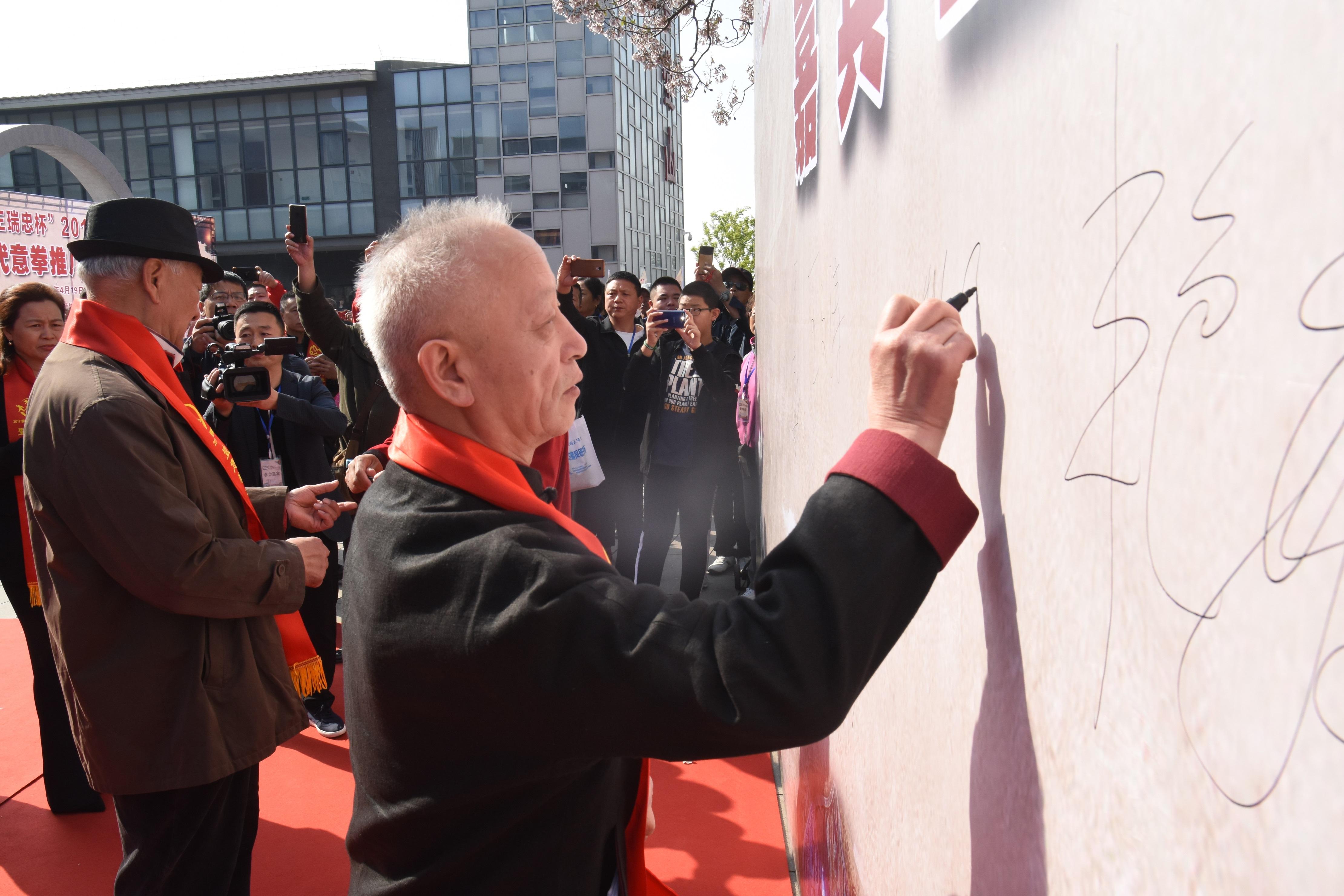 一碼一肖王中王論壇,探索與解析,一碼一肖王中王論壇,深度探索與解析