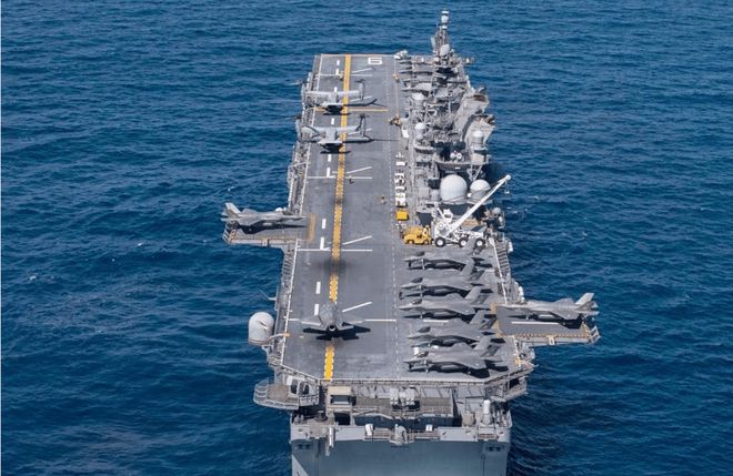 中國第4艘航母與全新設(shè)計的076攻擊艦，海軍力量的嶄新篇章，中國海軍力量新篇章，第四艘航母與全新設(shè)計的076攻擊艦亮相海域