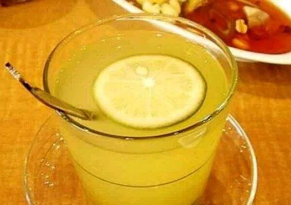 蜂蜜檸檬水的作用與功效,健康飲品的新選擇,蜂蜜檸檬水,健康飲品的新選擇及其功效與作用