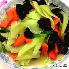 關(guān)于十個(gè)月寶寶的健康成長(zhǎng),一日三餐食譜指南,十個(gè)月寶寶的健康成長(zhǎng),一日三餐食譜指南
