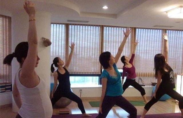 關曉彤十個月懷孕照片,熱議背后的真相探索,關曉彤懷孕熱議背后的真相探索,十個月孕期照片揭秘