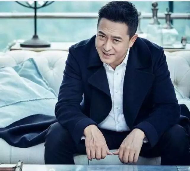 張嘉譯老婆王海燕資料，一位才華橫溢的女士的全方位介紹，張嘉譯妻子王海燕，才華橫溢的女士全方位介紹