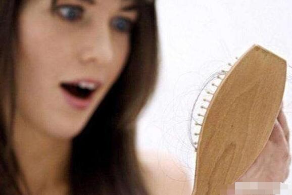 女人掉頭發(fā)嚴(yán)重怎么調(diào)理,全方位指南,女人嚴(yán)重脫發(fā)調(diào)理全方位指南