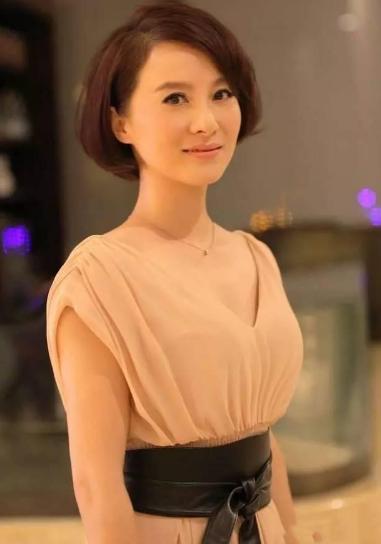 徐露個(gè)人資料簡介及家世背景深度解析，徐露個(gè)人簡介及家世背景深度探究