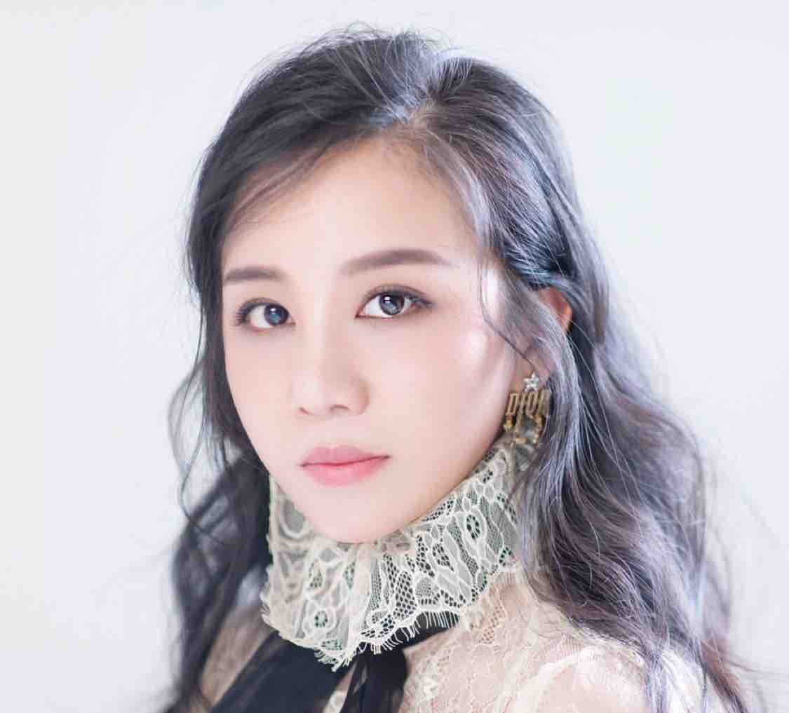 張冬玲圖片和個人資料,探索一位引人注目的公眾人物的風采,張冬玲,魅力風采的公眾人物圖片與個人資料探索