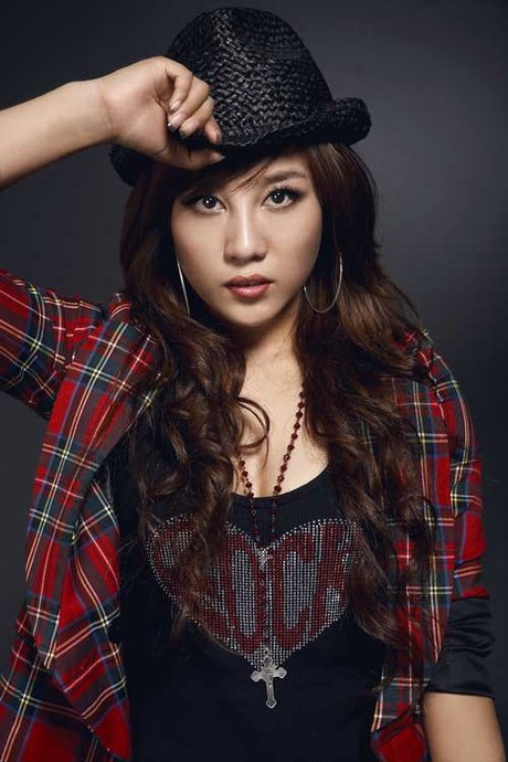 張冬玲圖片和個人資料,探索一位引人注目的公眾人物的風采,張冬玲,魅力風采的公眾人物圖片與個人資料探索