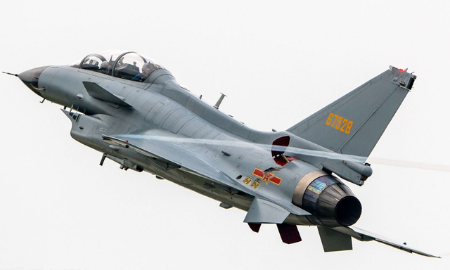 殲-10S，中國(guó)空軍的新銳利劍，中國(guó)空軍新銳利器，殲-10S利劍出擊