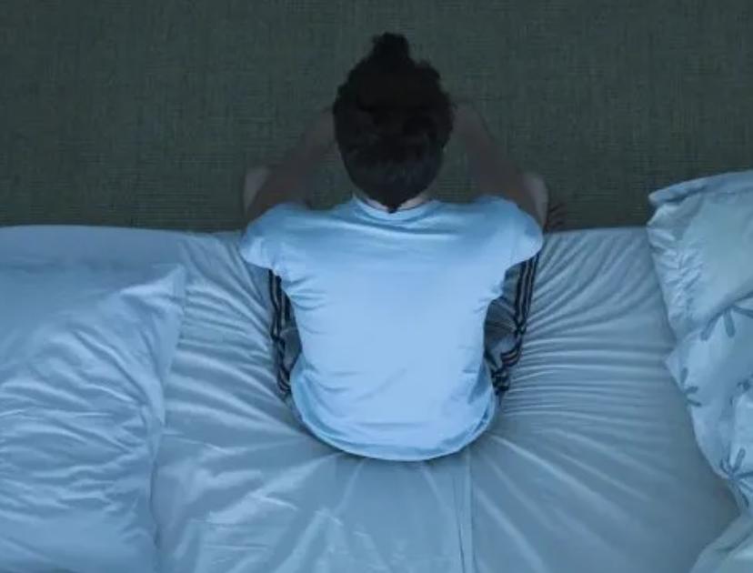 蕁麻疹為什么晚上嚴重的深度解析,蕁麻疹夜晚加劇的深度解析原因