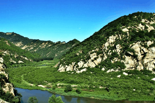 白河峽谷自然風景區，秘境之美，探險之旅，白河峽谷探險之旅，秘境之美的自然風景區