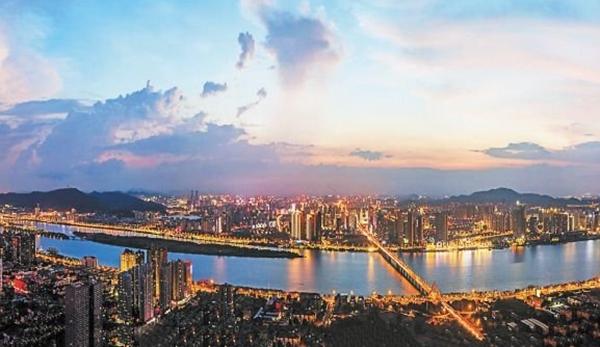 湖南旅游攻略，必去十大景點推薦，湖南旅游攻略，十大必去景點推薦