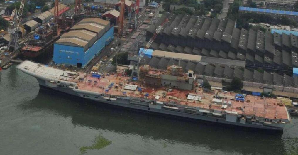 中國三艘航母簡介及其特點(diǎn)分析，中國三艘航母概覽與特點(diǎn)分析