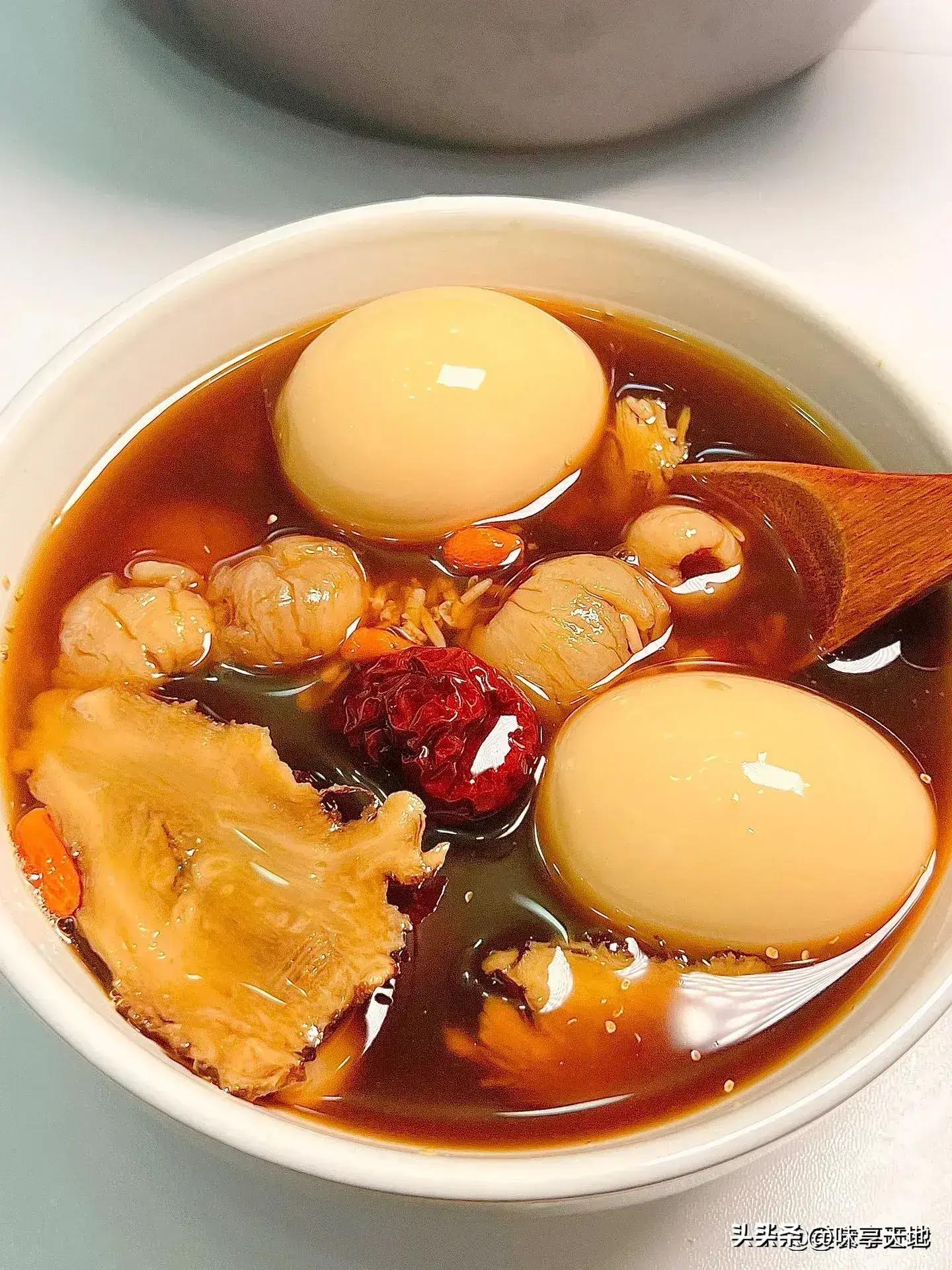 女人每天喝黃芪水好嗎？——深度解析黃芪的營養價值與健康功效，深度解析，黃芪的營養價值與健康功效，女性是否適合每天飲用黃芪水？