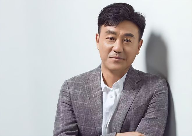 演員何冰個人資料，一位備受矚目的演藝人才，演員何冰個人資料揭秘，備受矚目的演藝界人才風采展露無遺