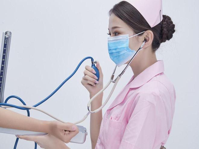 關(guān)于年輕人高血壓,如何應(yīng)對(duì)與避免陷入悲觀情緒?,年輕人高血壓應(yīng)對(duì)與情緒管理指南,擺脫悲觀,守護(hù)健康之路