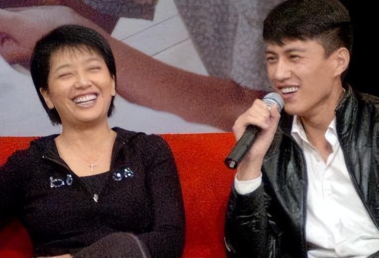 江珊現任老公照片，探索江珊的愛情生活與事業成就，江珊的愛情生活與事業成就，現任老公照片揭秘