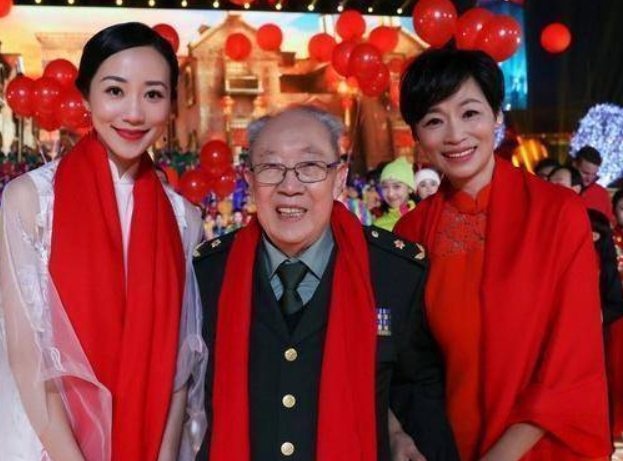 揭秘韓雪的大伯,背后的神秘上將究竟是誰?,韓雪大伯背后的神秘上將身份揭秘!